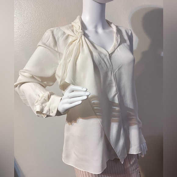 Size M 100% Silk Long Sleeve Creme Top - Picture 1 of 16